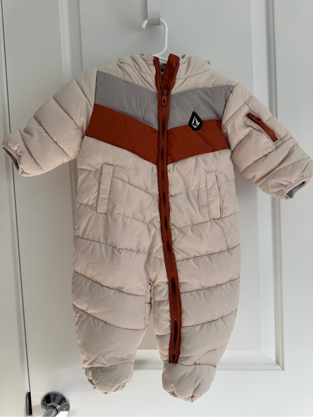 New w/out tags Volcom baby bunting hooded Puffer